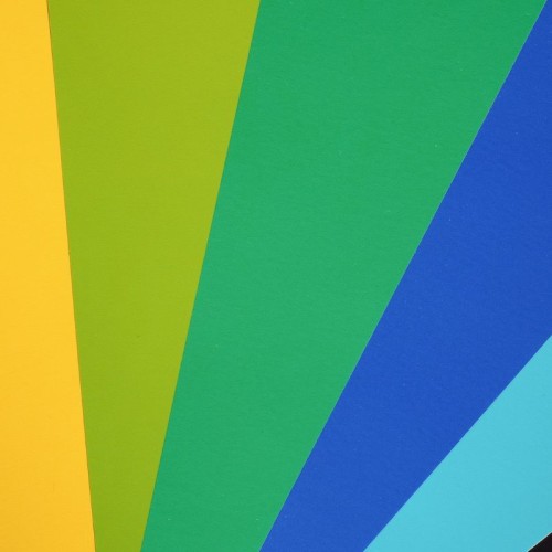 6 vertical bands of colours fanning out from the bottom. Red, yellow, lighjt green, dark green, dark blue and light blue